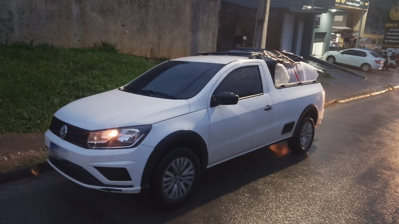 Saveiro da FRETEX preparada para atendimento noturno em Colombo